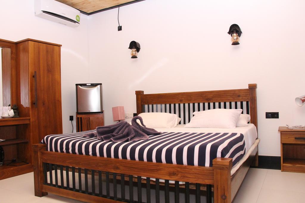 Eco Hotel Black & White - Anuradhapura Mihintale Extérieur photo