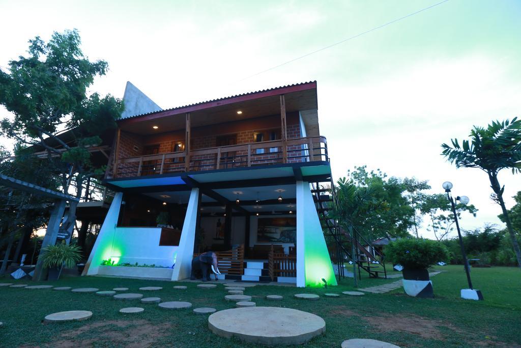 Eco Hotel Black & White - Anuradhapura Mihintale Extérieur photo