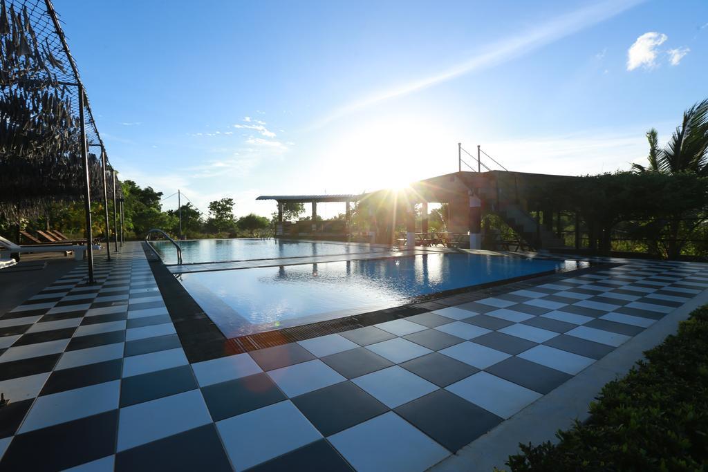 Eco Hotel Black & White - Anuradhapura Mihintale Extérieur photo