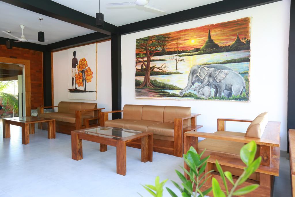 Eco Hotel Black & White - Anuradhapura Mihintale Extérieur photo