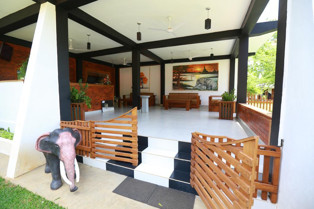 Eco Hotel Black & White - Anuradhapura Mihintale Extérieur photo