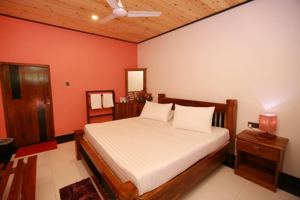 Eco Hotel Black & White - Anuradhapura Mihintale Extérieur photo