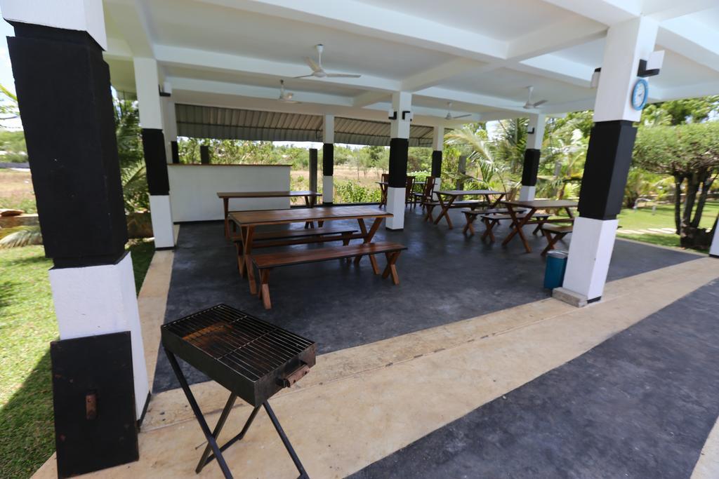 Eco Hotel Black & White - Anuradhapura Mihintale Extérieur photo