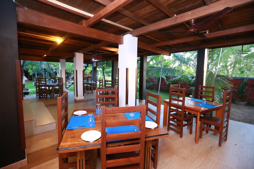 Eco Hotel Black & White - Anuradhapura Mihintale Extérieur photo