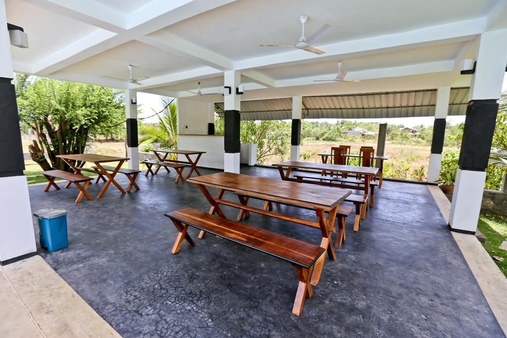 Eco Hotel Black & White - Anuradhapura Mihintale Extérieur photo