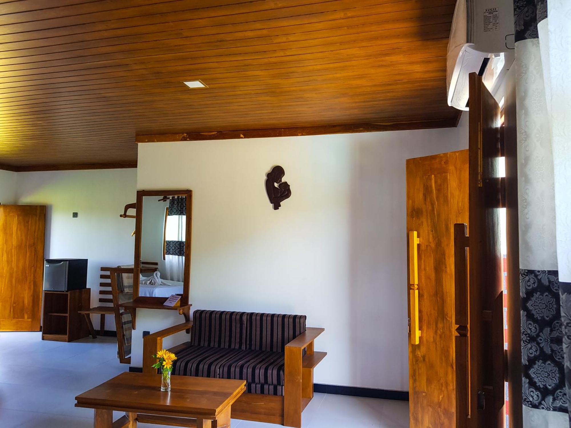 Eco Hotel Black & White - Anuradhapura Mihintale Extérieur photo