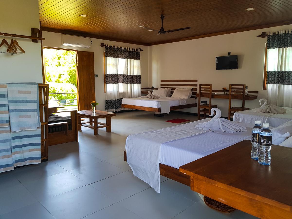 Eco Hotel Black & White - Anuradhapura Mihintale Extérieur photo